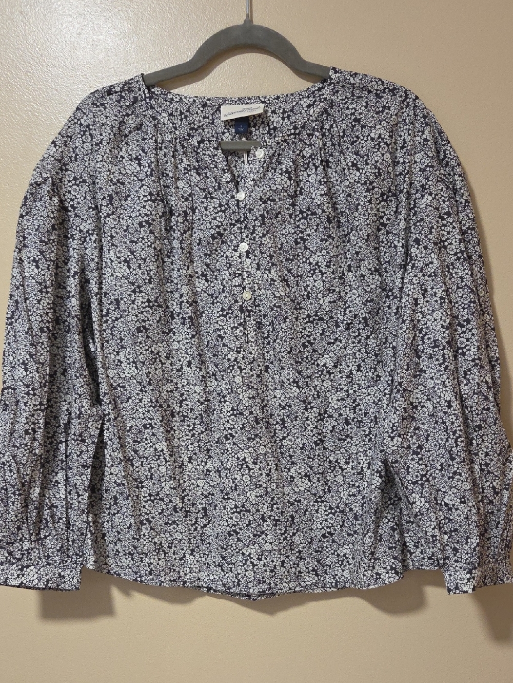 Universal Thread Black and White Floral Button-Front Blouse